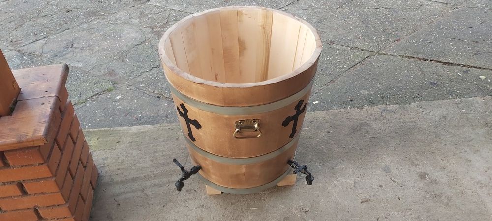 putina cada  apa sfintita