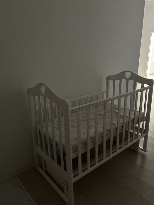 Детская кровать в хорошем состояний. Идет вместе с матрасом