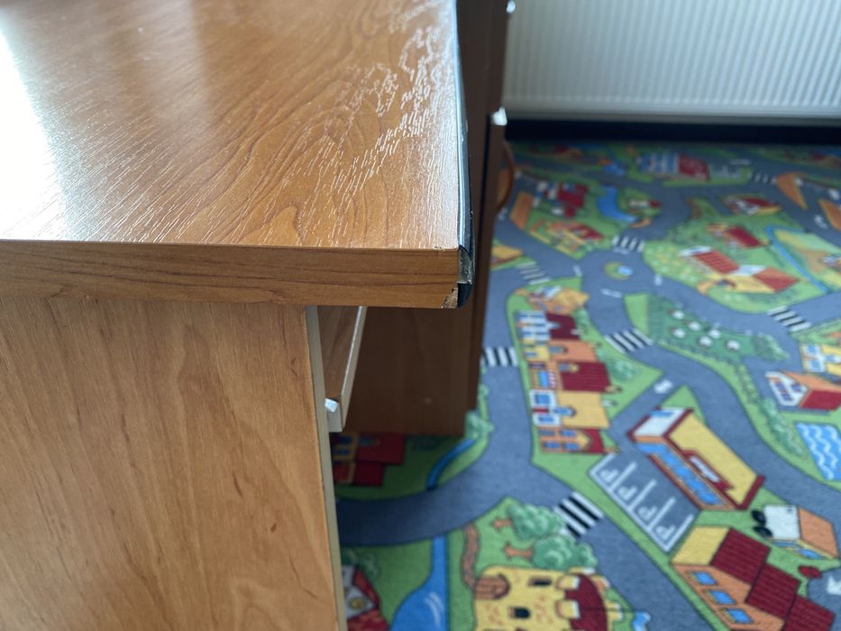 Vand birou in stare buna.