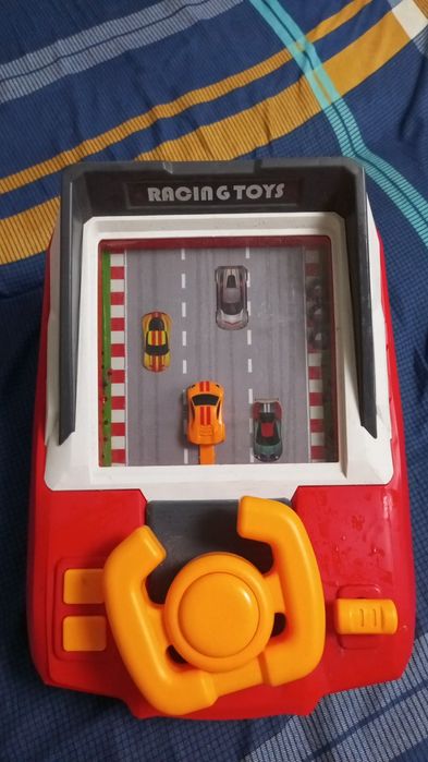 Новая игрушка в коробке машинки