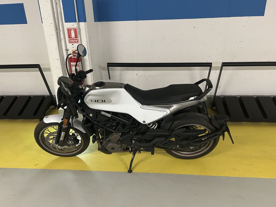 Husqvarna Vitpilen 401 cumpărată nouă în mai 2023, doar 1.554 km