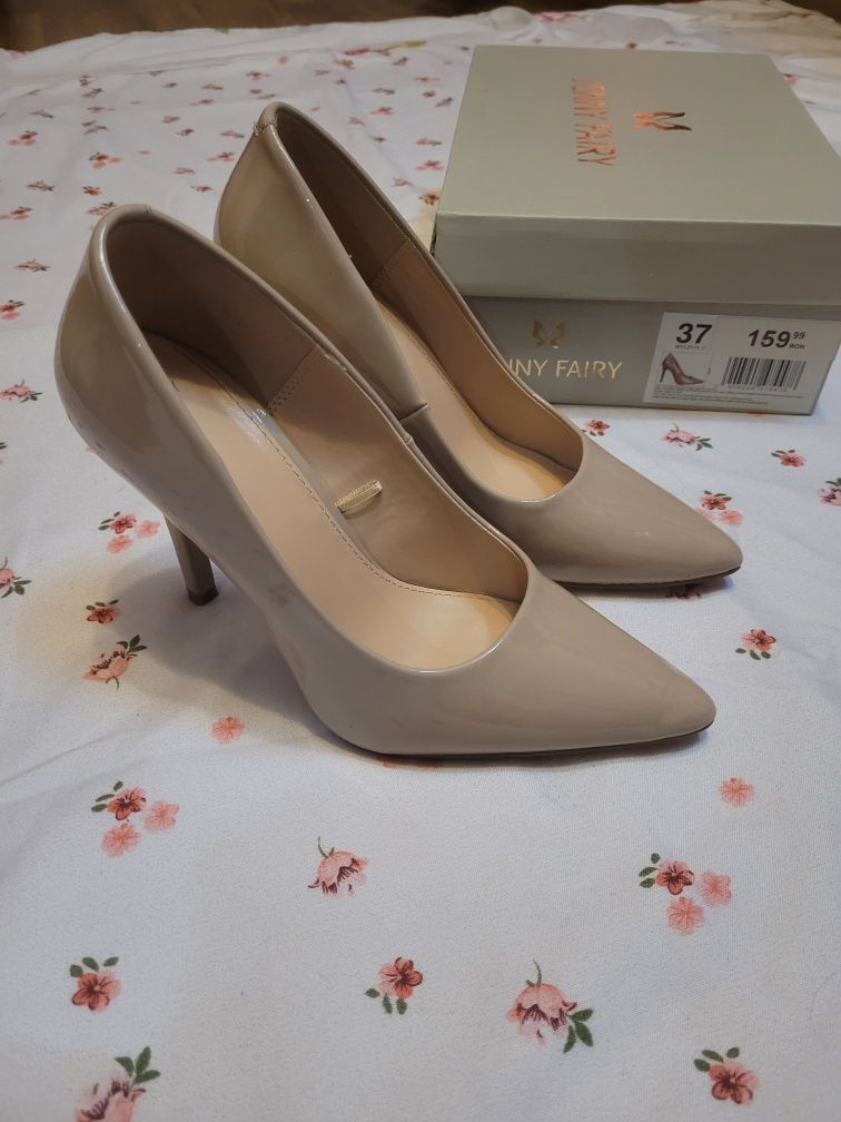 Pantofi stiletto nude