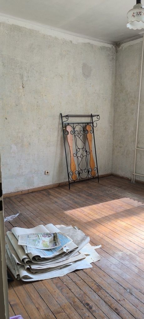 Подарявам старо дюшеме, дървени первази, врати и прозорци
