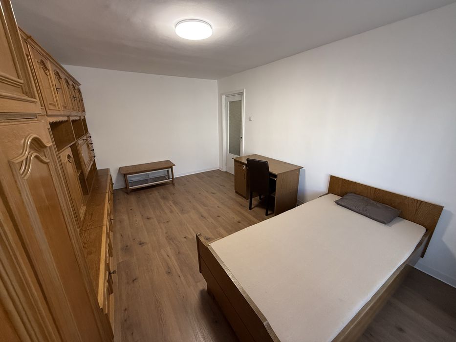 Proprietar dau in chirie apartament 4 camere cu garaj in Manastur nord