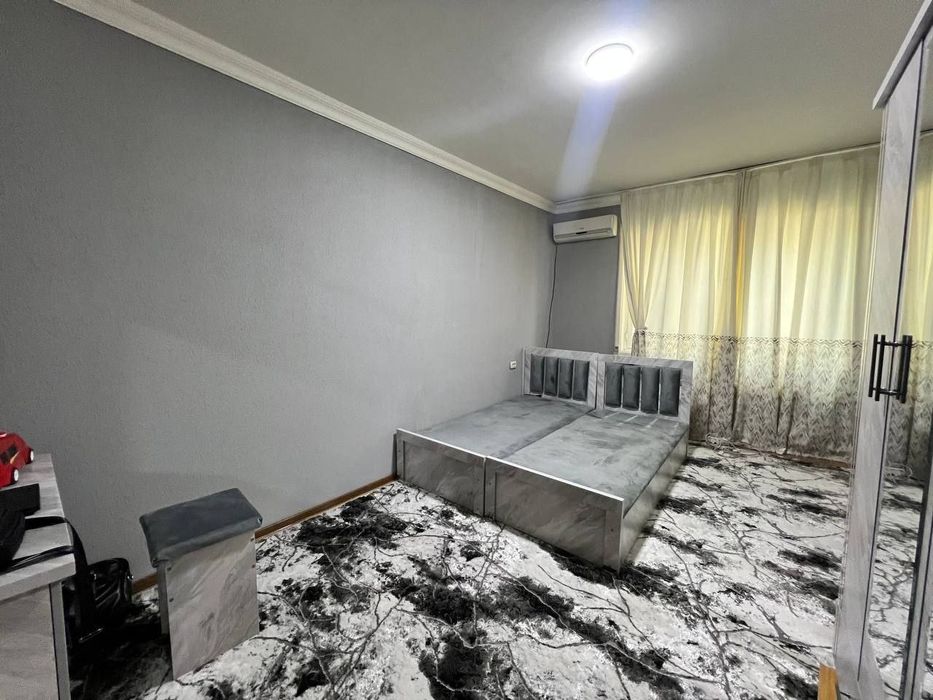 Yakkasaroy eski ped institut yaqinida bezmakler Kv bor