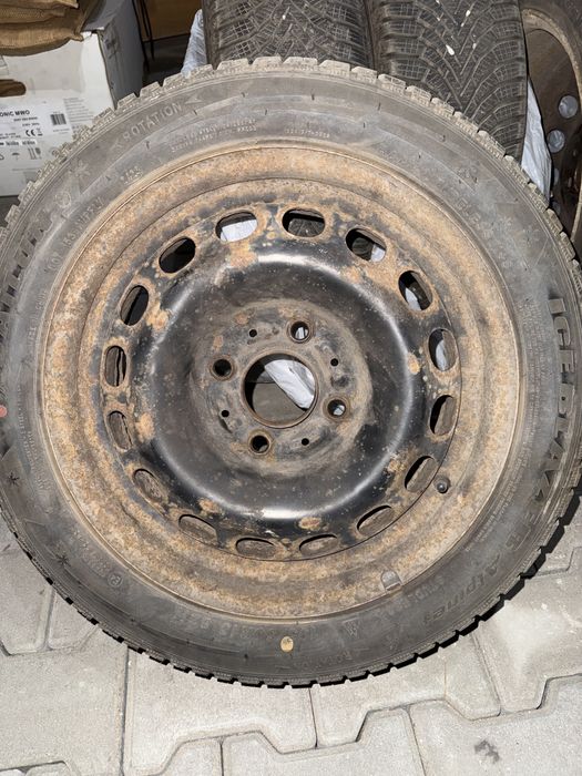 Roti complete cu anvelope de iarna 195/50R15 dot 2023