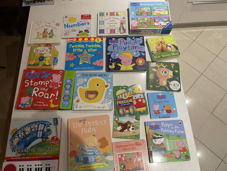 Английски книжки-Pepa pig;Peter rabit;Postman Pat,Немо,Дядо Коледа