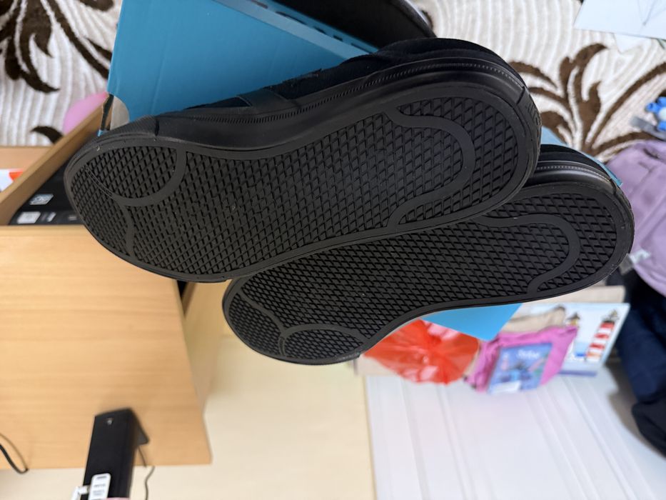 Teniși converse noi..