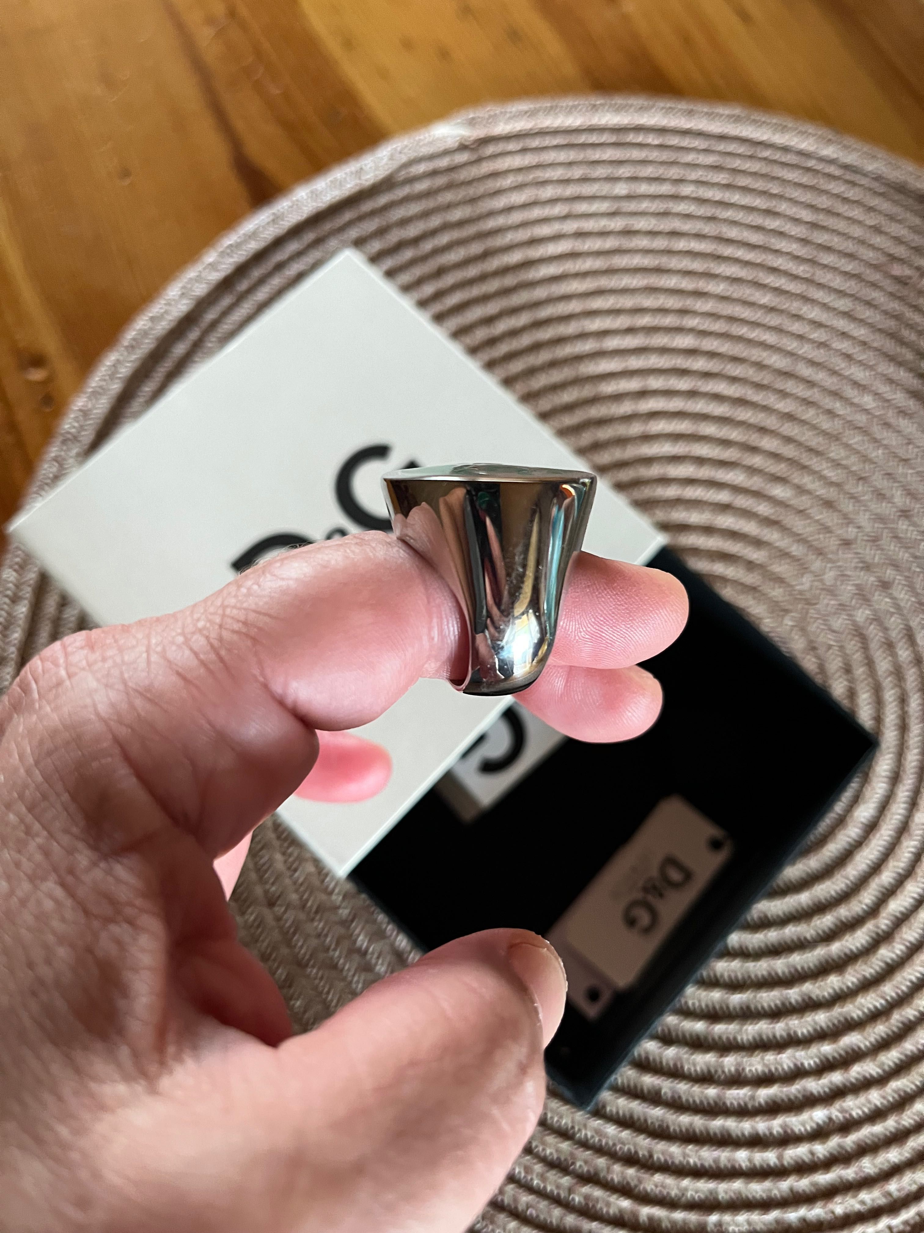 Продавам чисто нов пръстен D&G