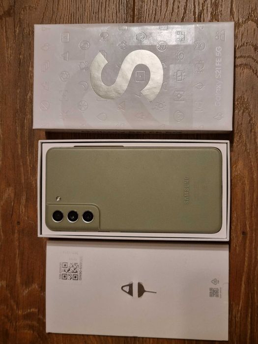 Перфектен Samsung S21fe 5G Dual SIM пълен комплект, неразличим от нов