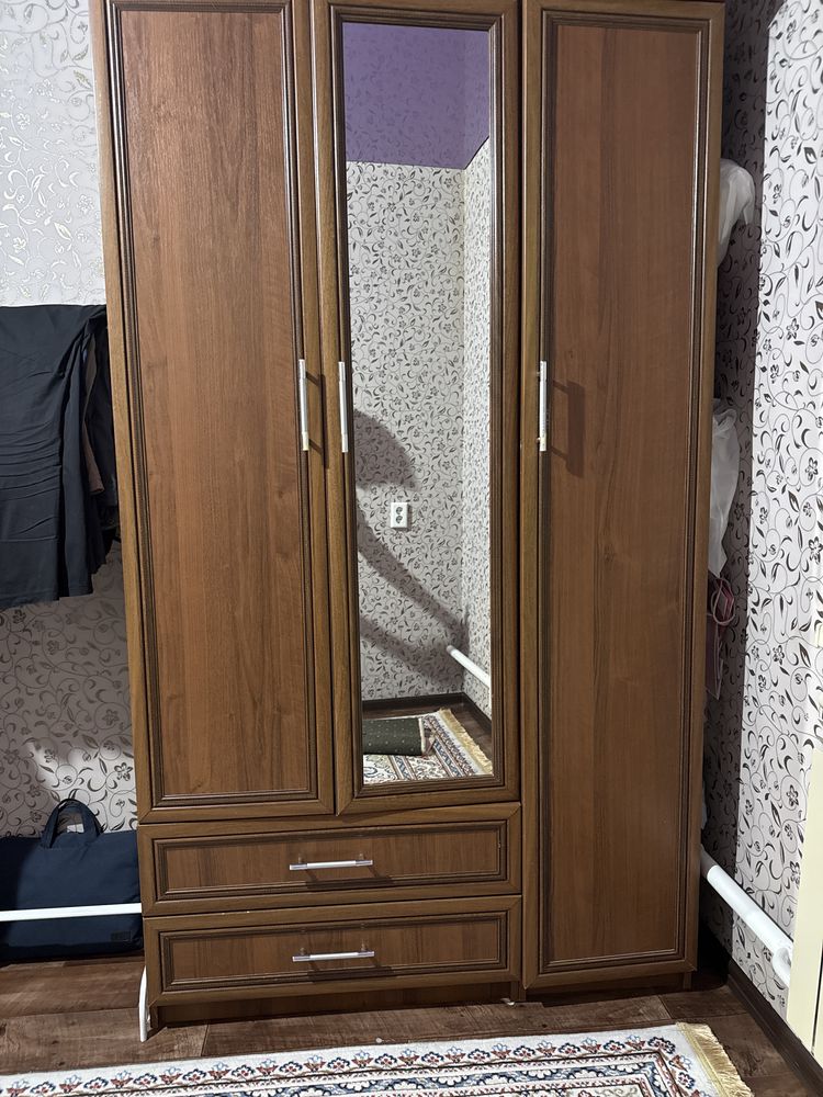 Продаеться БУ Шкаф