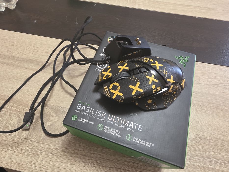 Razer Basilisk Ultimate + skin and dock