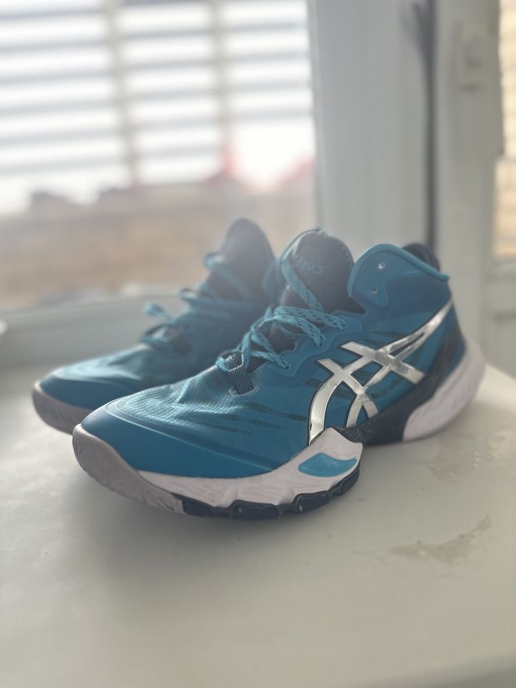 Кроссовки  asics