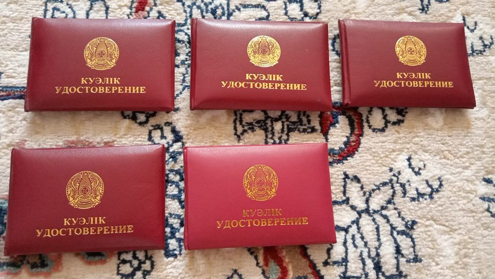 Корочки б/у плотные кожазаменители. Торг