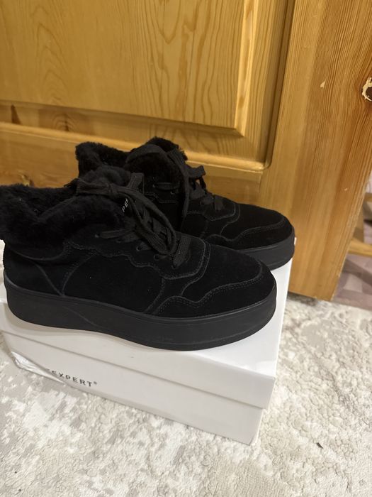 Кроссовки на меху в 36 размере, из натуральной замши и меха