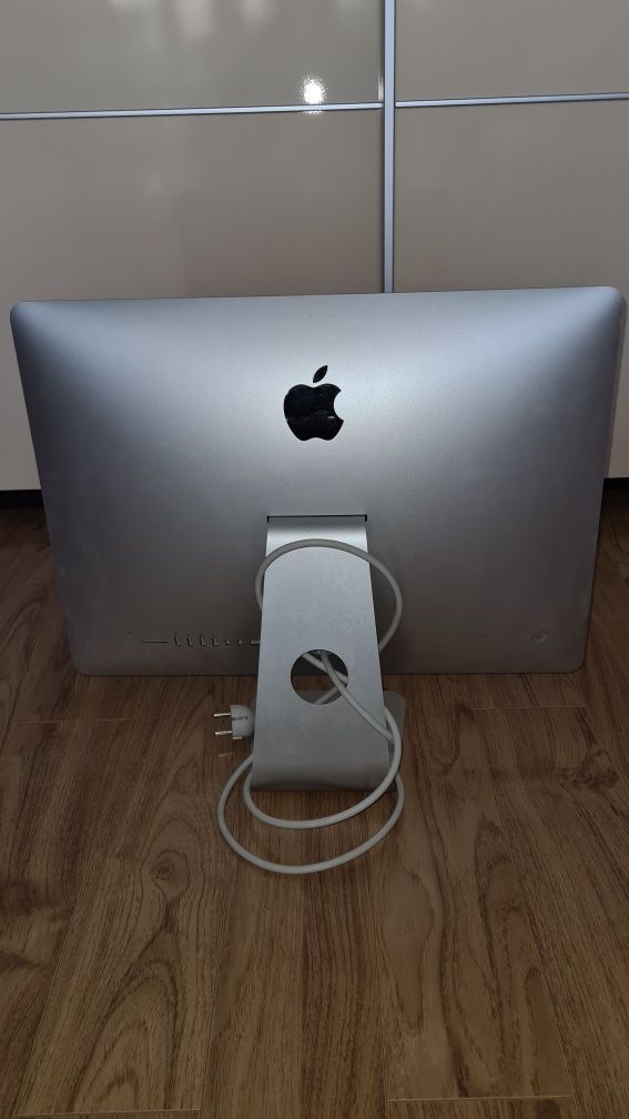 iMac 21.5" în stare foarte buna