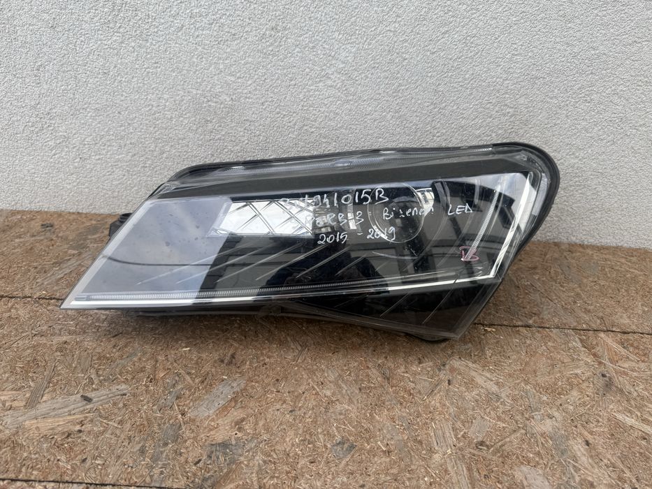Far stanga Skoda Superb 3 Xenon + LED Original Europa