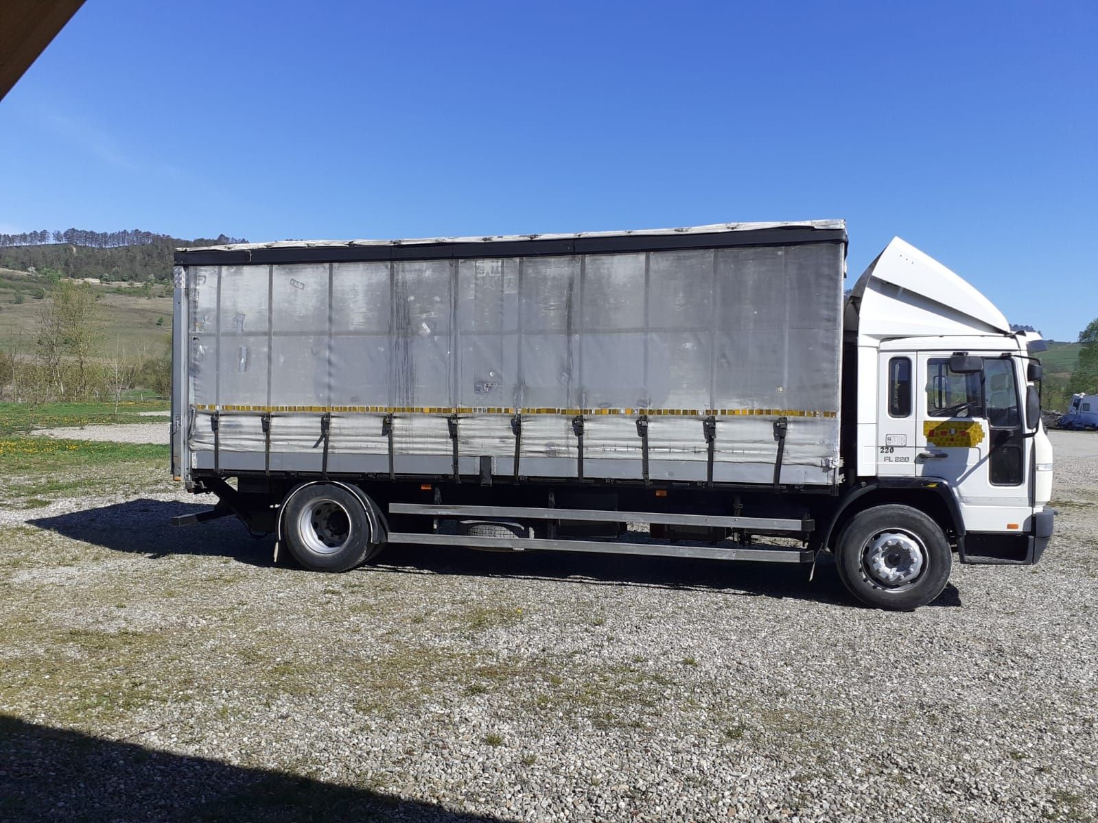 Volvo fl618 prelata cu lift la spate