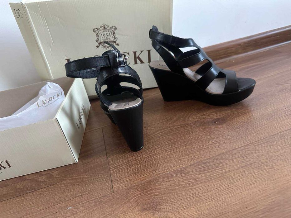 Дамски сандали от естествена кожа