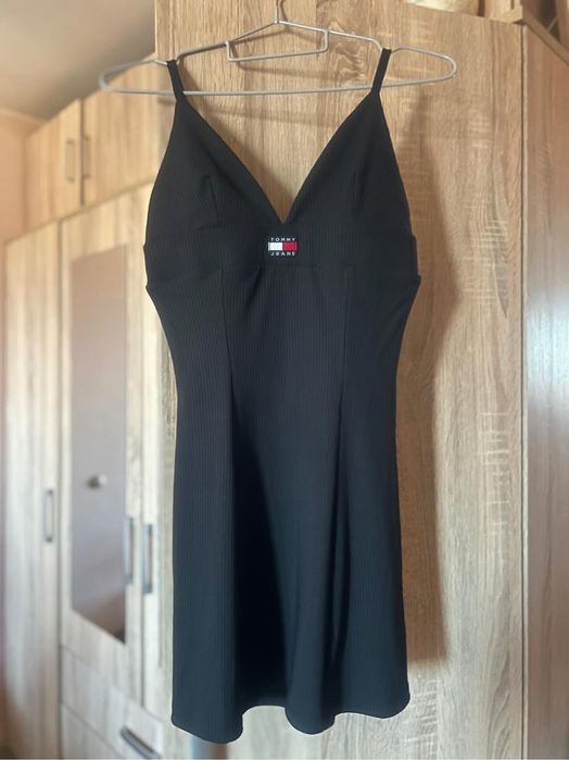 Черна рокля на Tommy Hilfiger