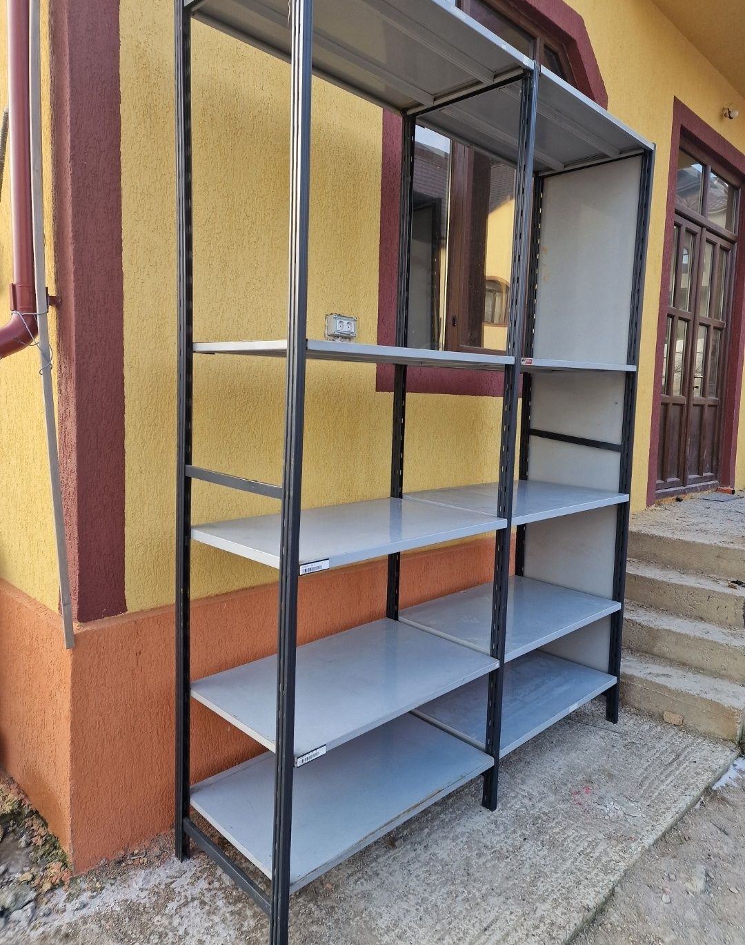 Rafturi metalice depozitare marfa manuala