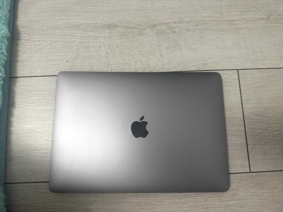 Apple Macbook M1