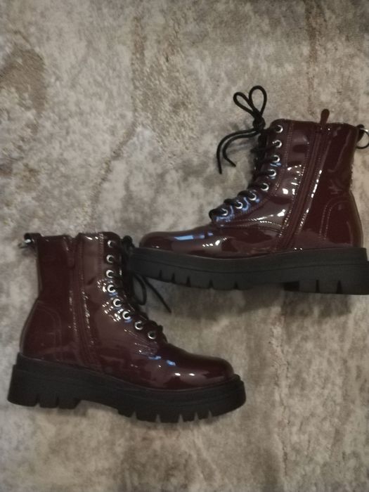 Боти с връзки и цип