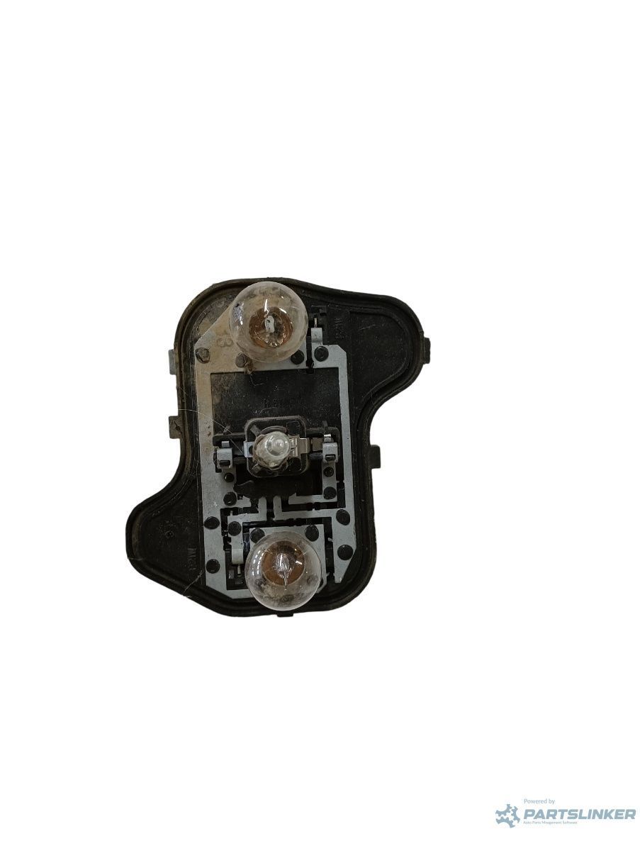 Soclu stop dreapta spate VOLKSWAGEN GOLF V 1K1 2003 - 2009