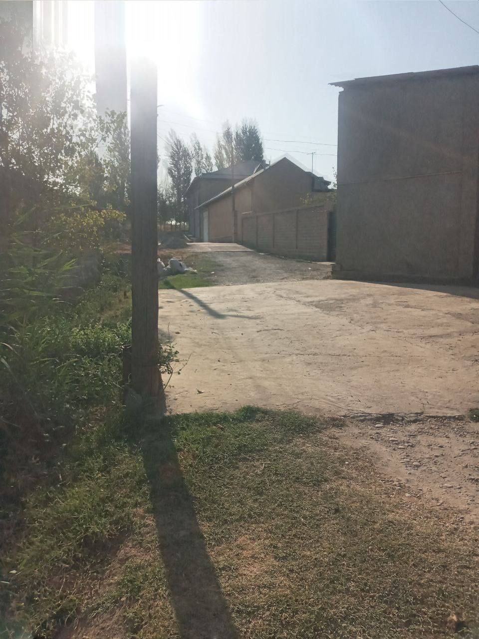 Uy sotiladi nazarbek tekstilnda dachni