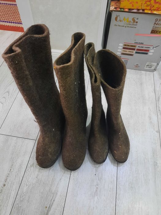 Продам 2 новые сапоги!