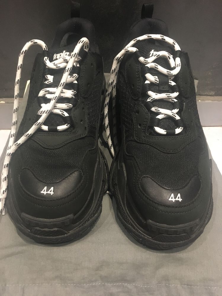 Balenciaga triple s black