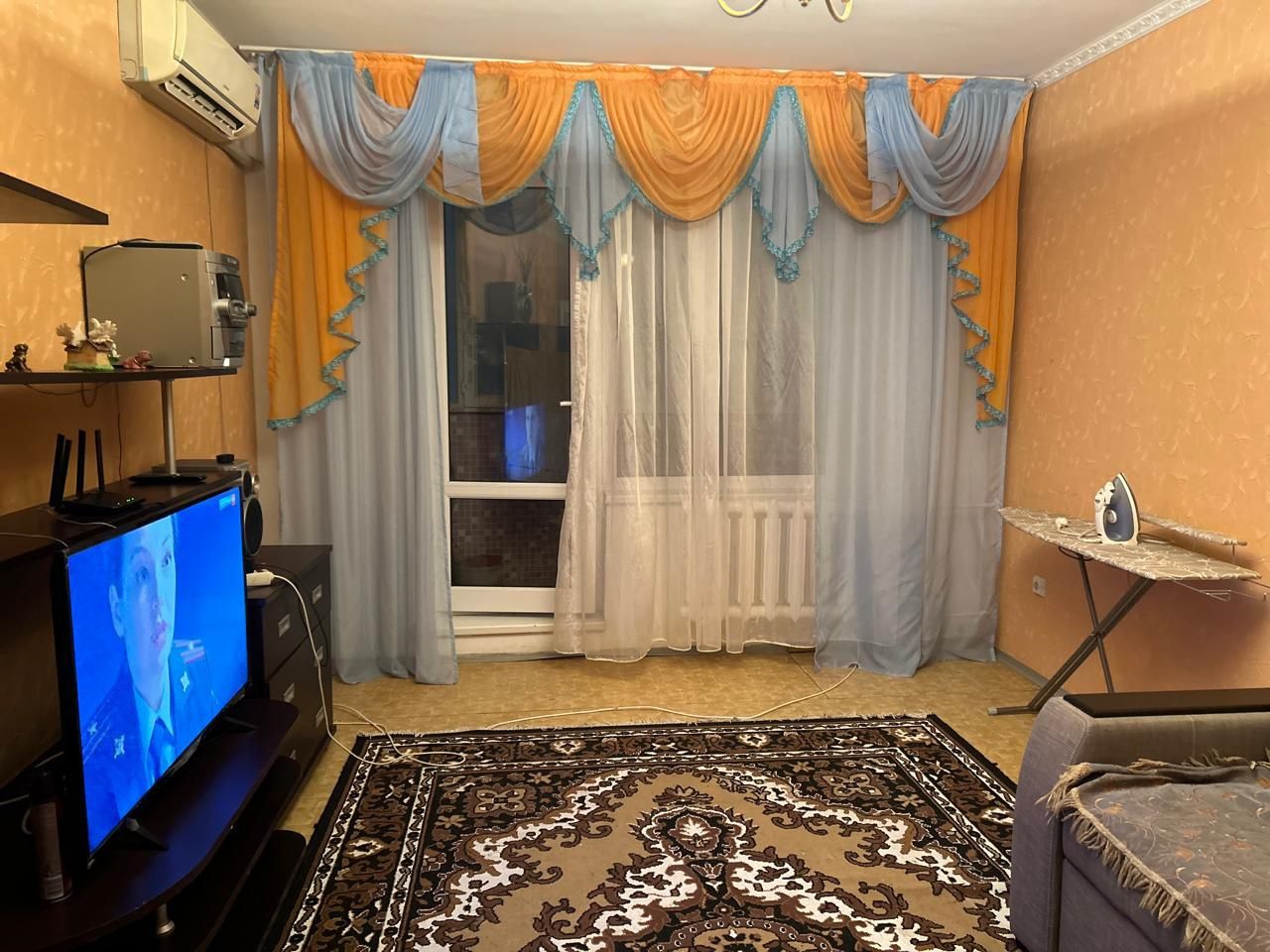 Продам тюль и ковры