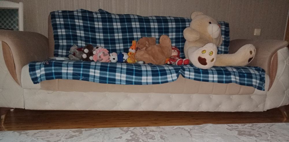 Диван для гостиной почти как новый