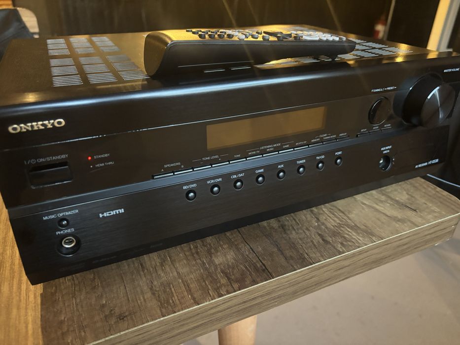 Onkyo HT-R538 si Sony TA-F645r premium audio