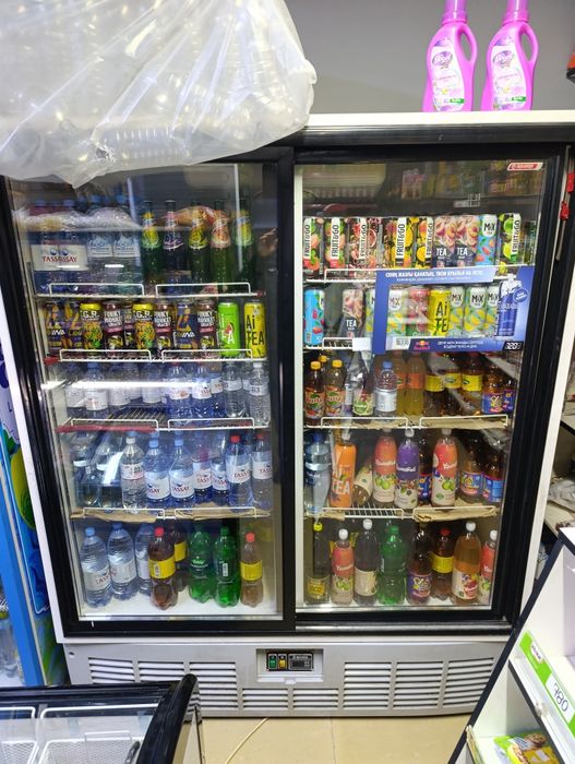 Холодильник  витриный