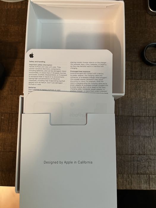 Cutie Airpods originala cu accesorii