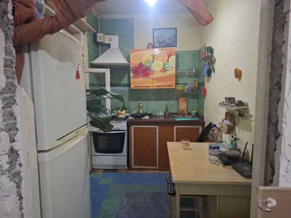 Сергели 1 2/1/5 квартира чистая,в стадии ремонта, рядом метро Чинор