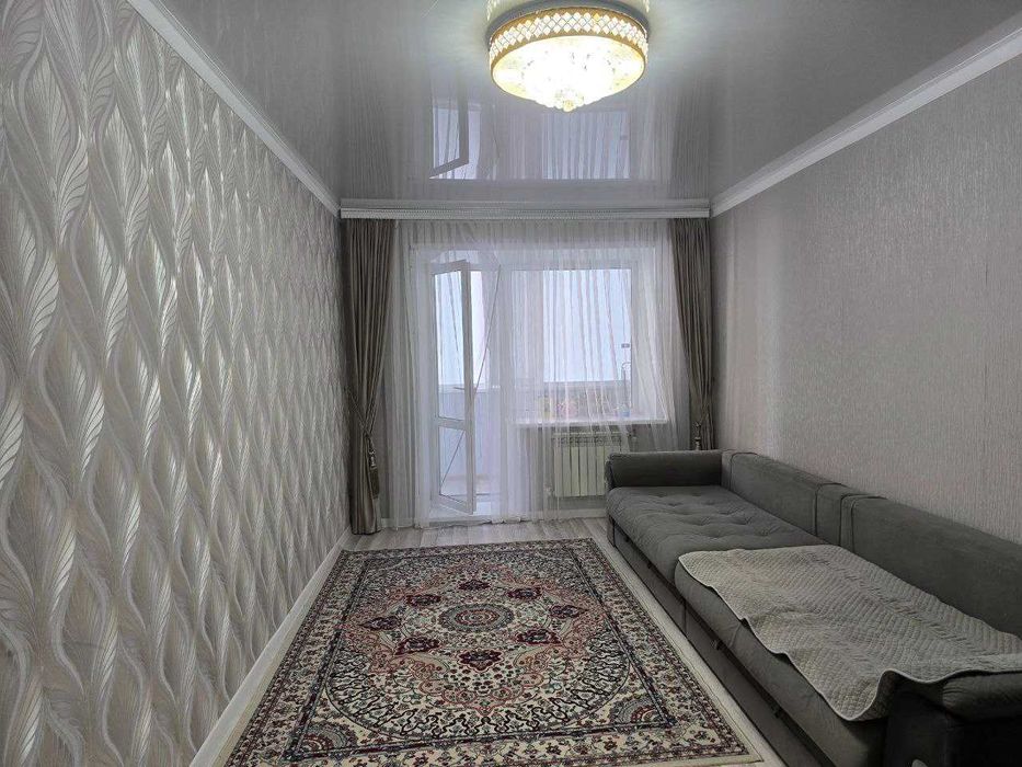 Продам 2 ком-ую, 8 мрн, застройщик Айткужинов, 78 м2, кухня 15 м2, 5/9