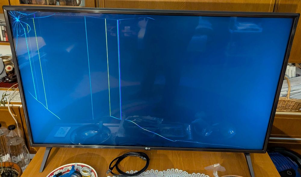 Vand televizor Smart LG 43UM7500PLA display spart