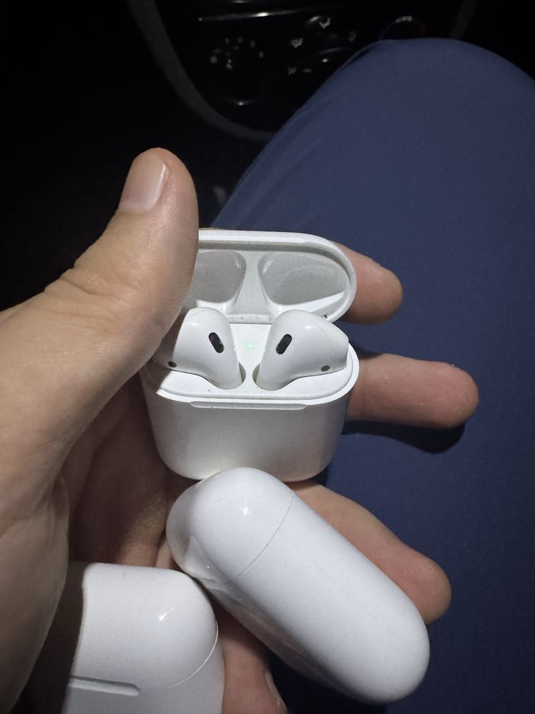 Apple Airpods 2.1 original б/у в хорошем состоянии