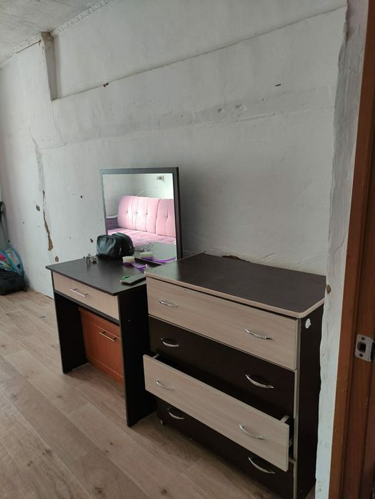 Продам комод, трюмо с зеркалом, кровать 180*200