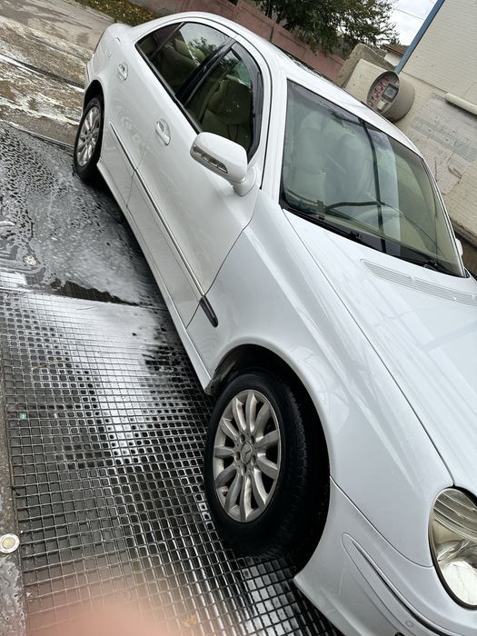 Vind Mercedes E200 2,2 diesel full , trapa