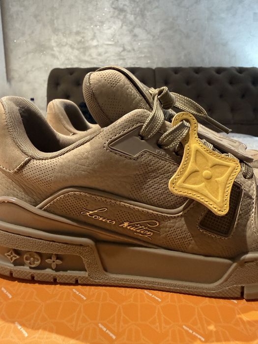 Adidasi L-V model nou