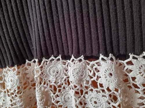 Pulover unicat maron cu garnitura de macramé  marimea L