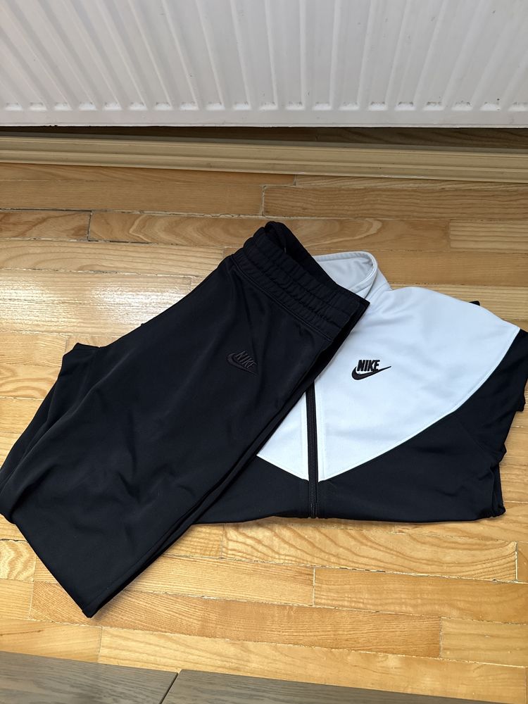 Nike Track Suit Women: съичър с цип + анцуг
