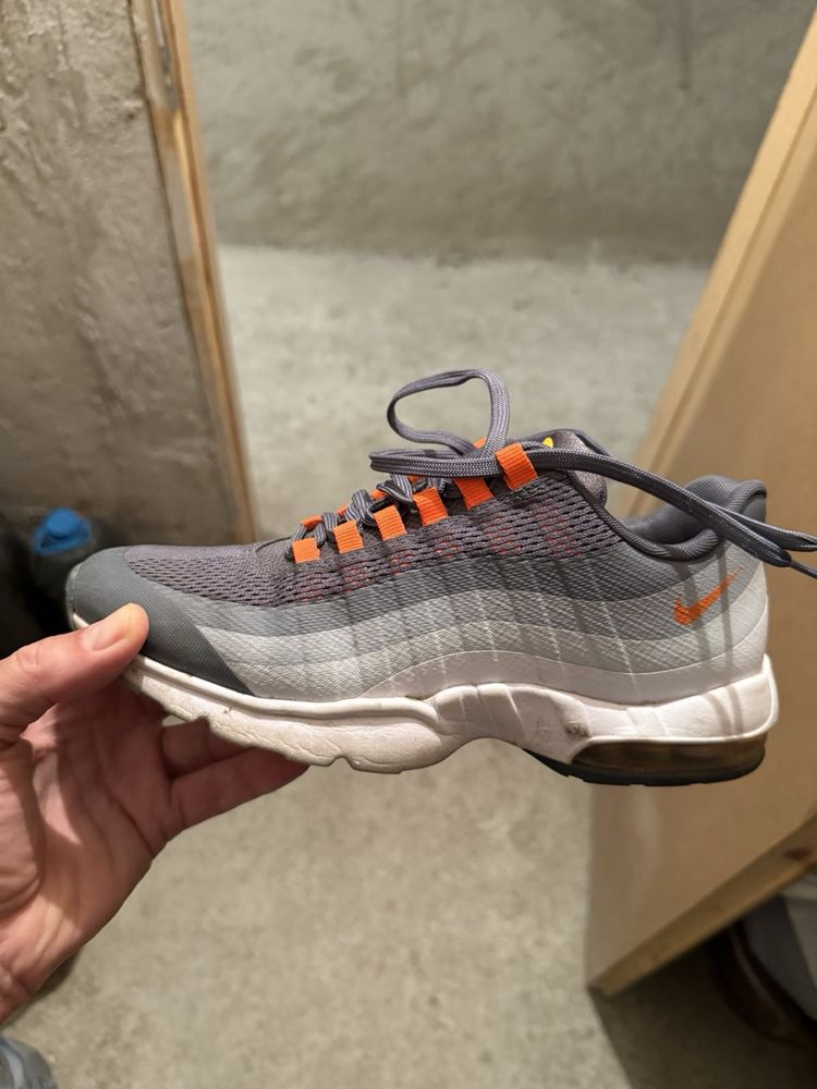 Nike обувки