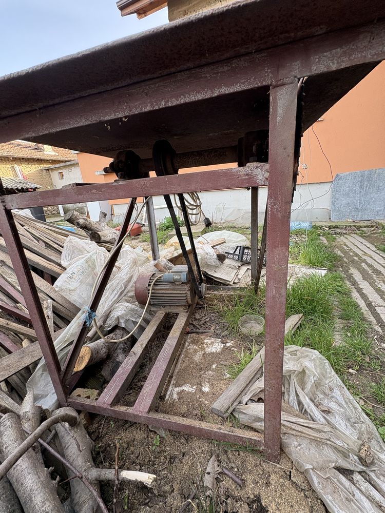 Продавам циркуляр