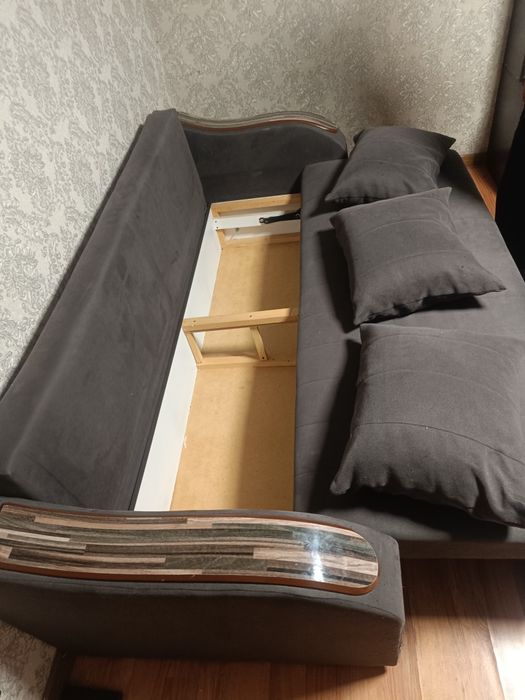 Диван и.         .