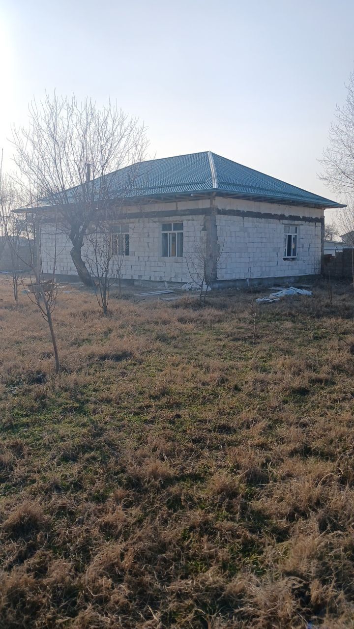 Вариантга 4 соток 4 хона енги курилиб битвотган участка