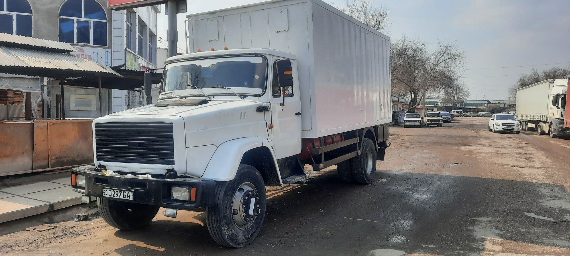 Zil 2002 narxi kelishiladi